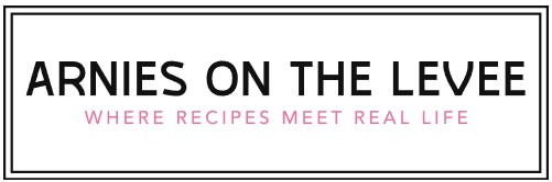 Arnies On The Levee Logo